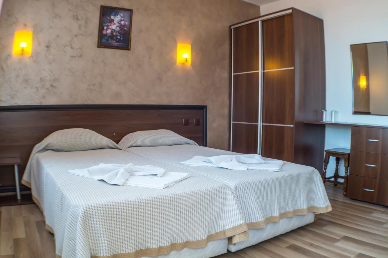 Chrystal Guest House Obzor Luaran gambar