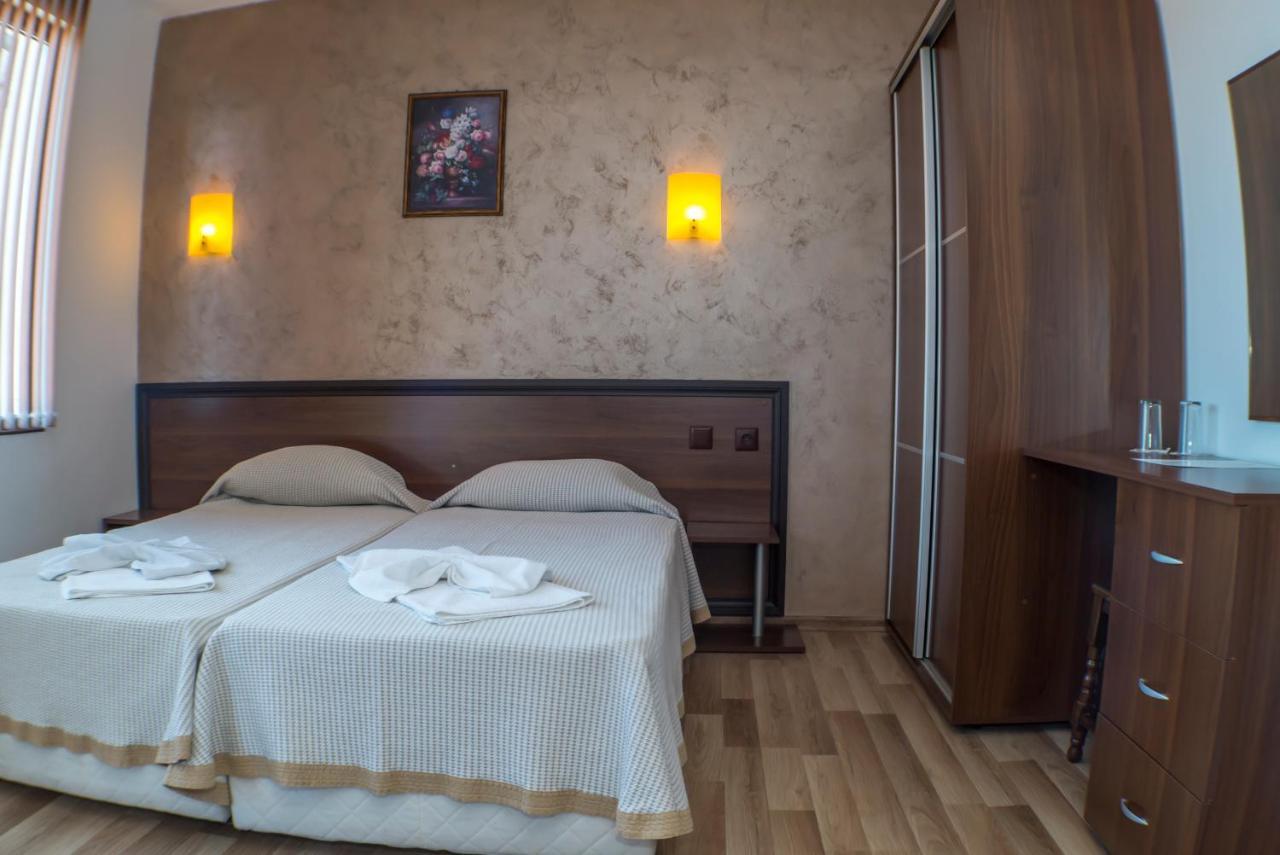 Chrystal Guest House Obzor Luaran gambar