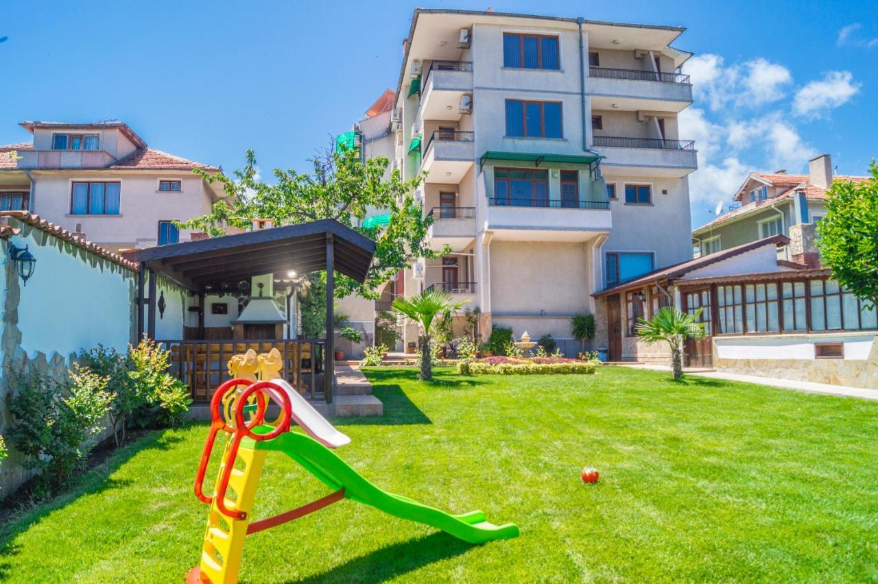 Chrystal Guest House Obzor Luaran gambar