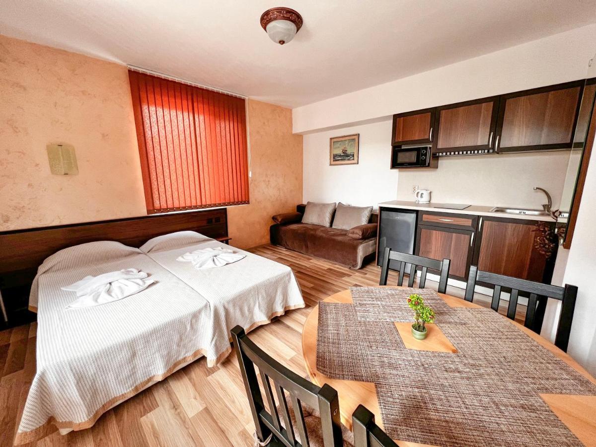 Chrystal Guest House Obzor Luaran gambar