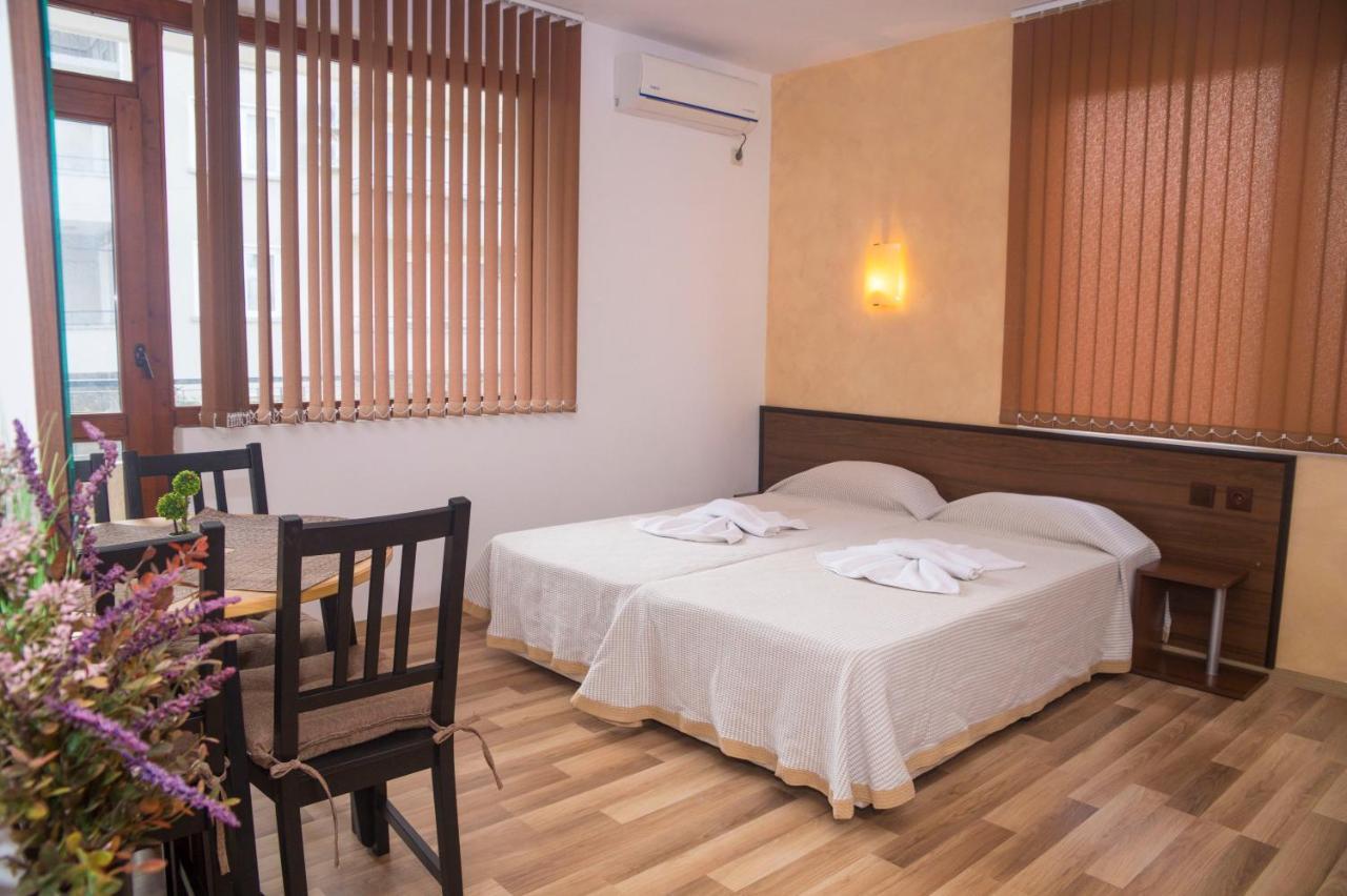 Chrystal Guest House Obzor Luaran gambar