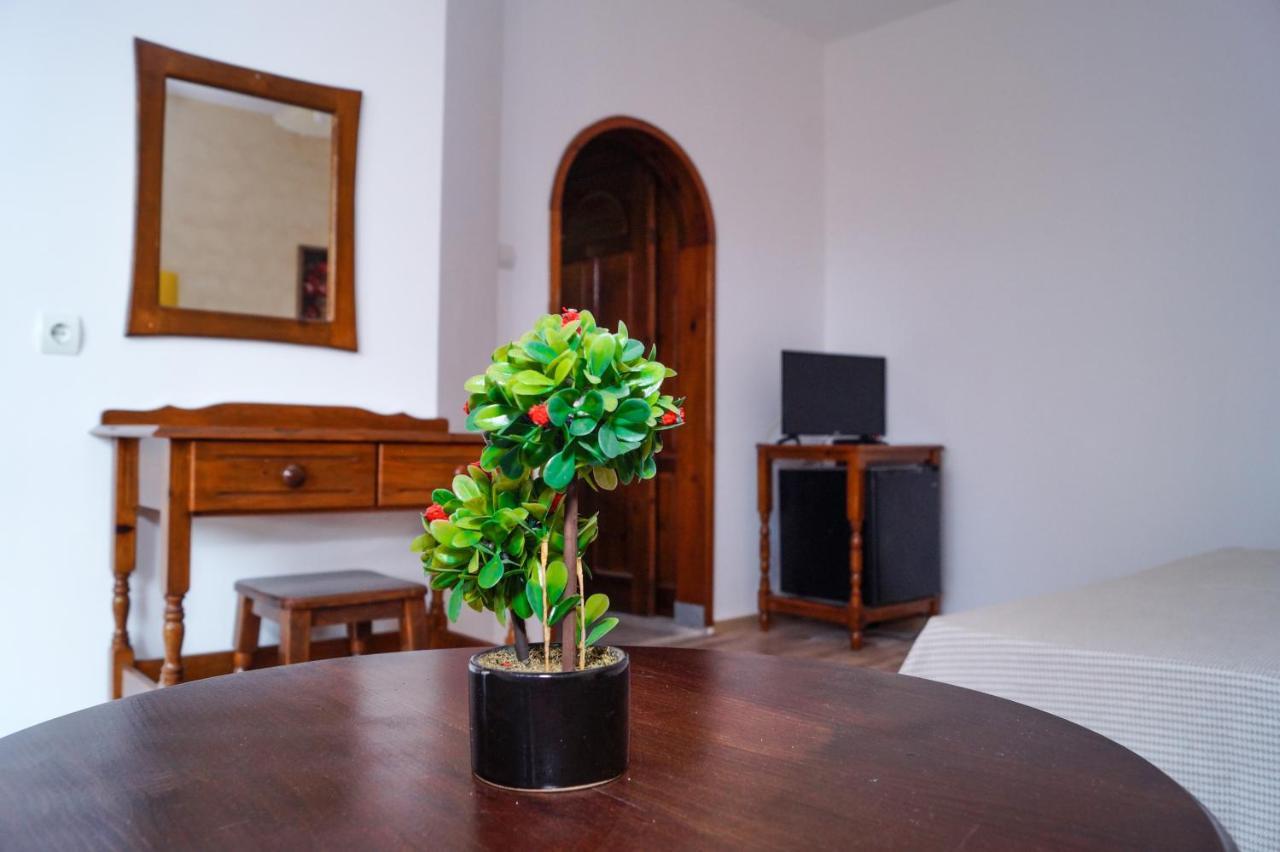 Chrystal Guest House Obzor Luaran gambar