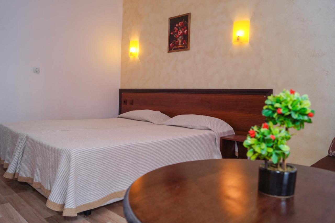 Chrystal Guest House Obzor Luaran gambar