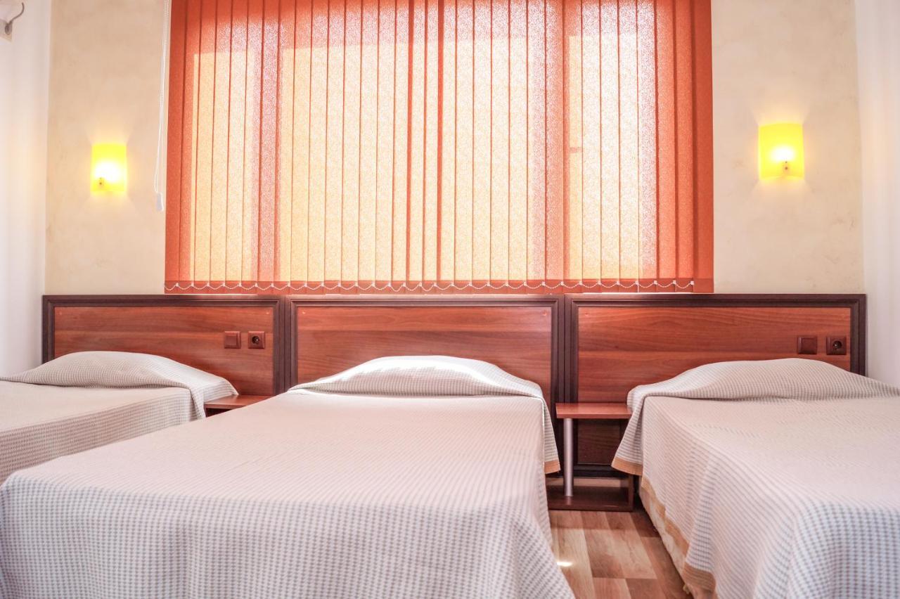 Chrystal Guest House Obzor Luaran gambar