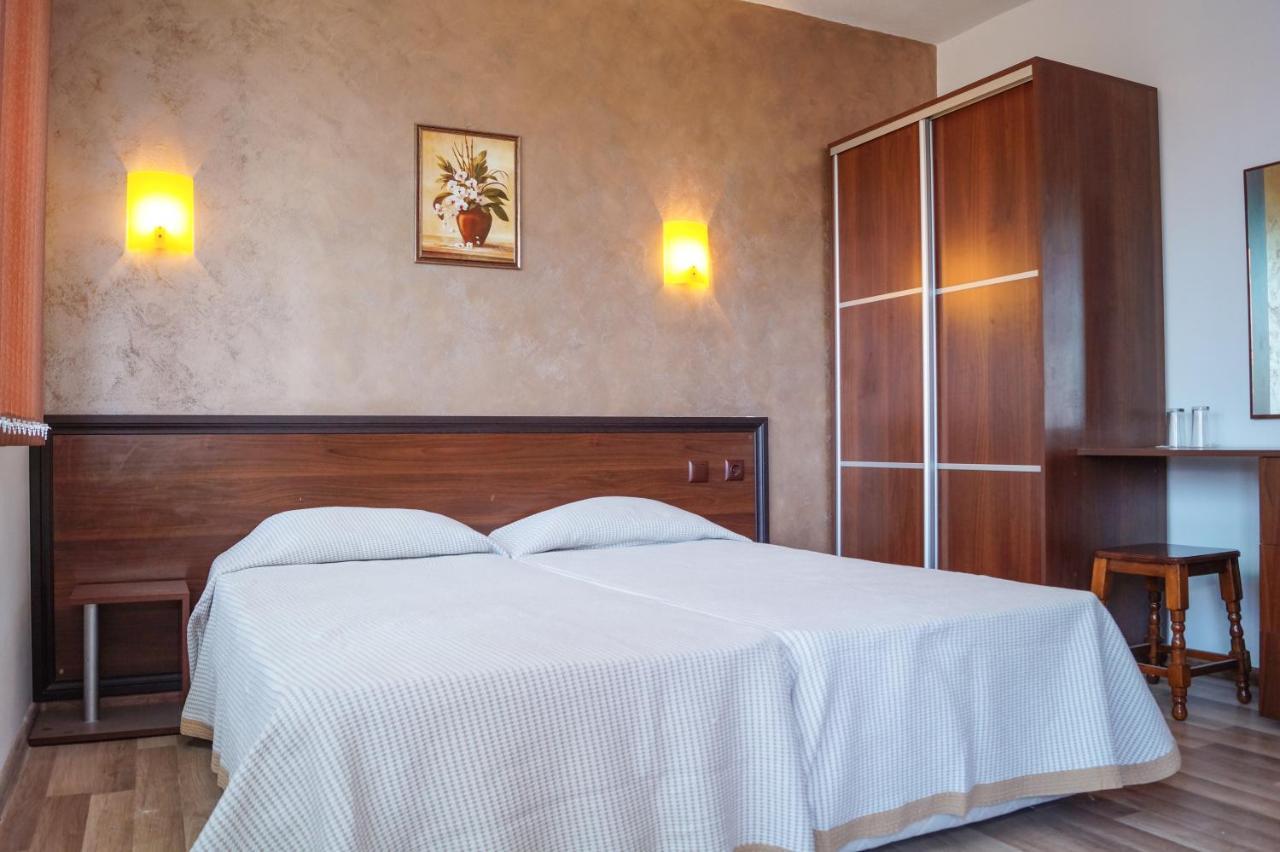 Chrystal Guest House Obzor Luaran gambar
